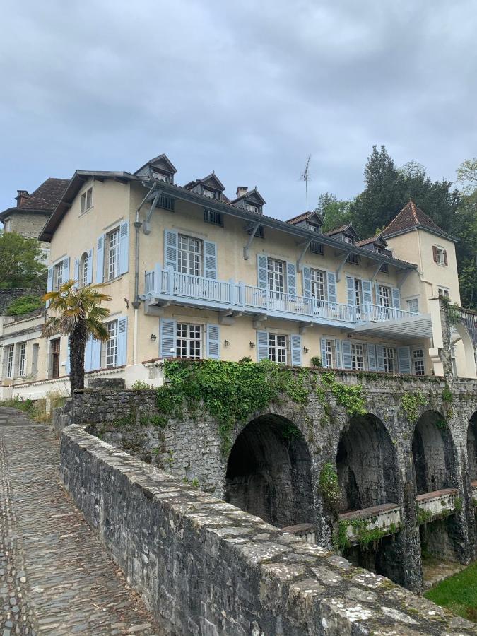 Du Pont De La Légende Couette-café
