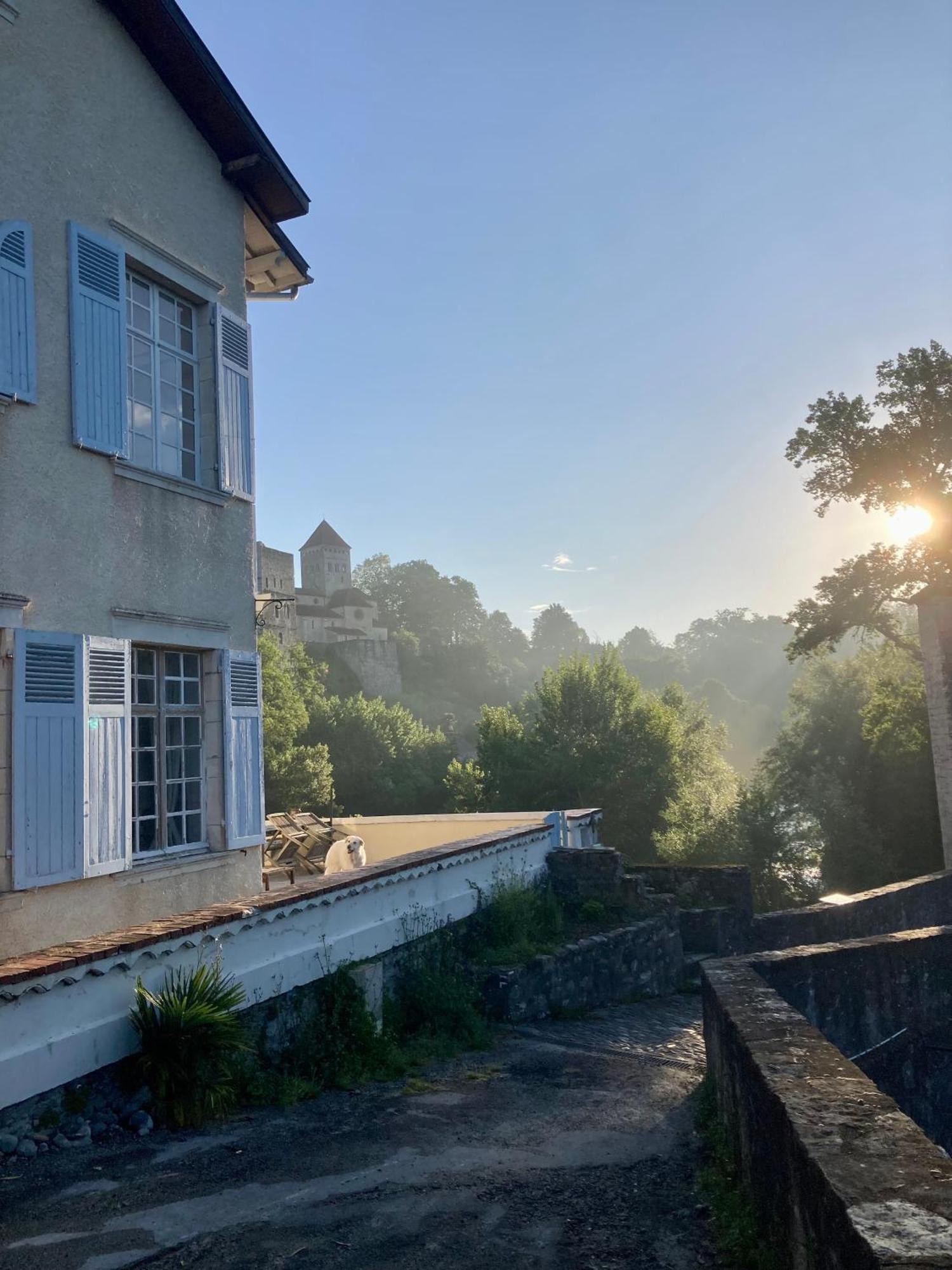 Du Pont De La Légende Couette-café